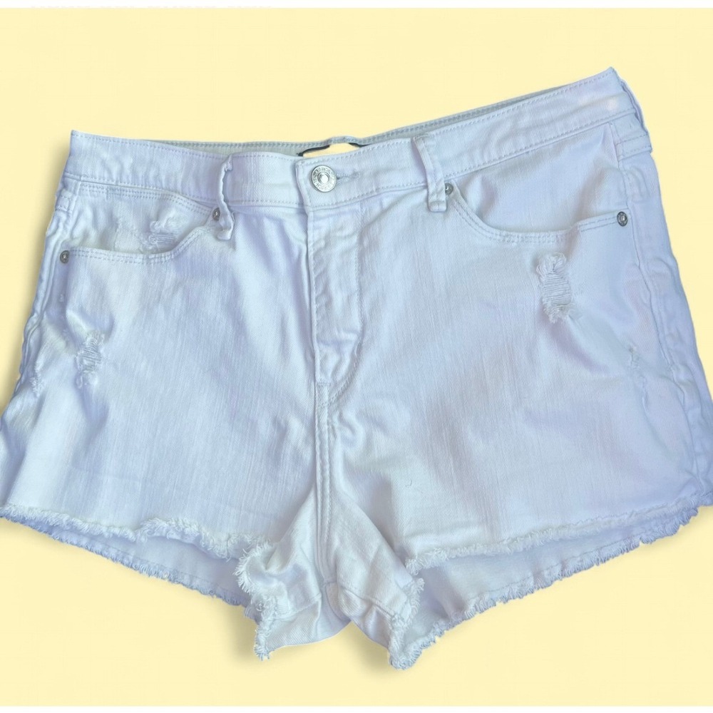 White Denim Shorts Women's Size 29 Distressed Frayed Hem Casual Cute